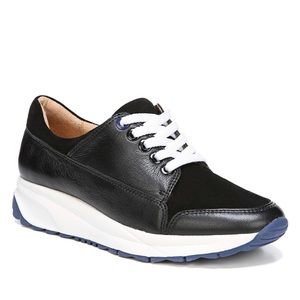 Naturalizer white sole sneaker shoe